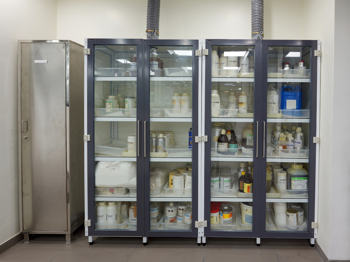 High Quality Ventilated Lab Chemical Storage